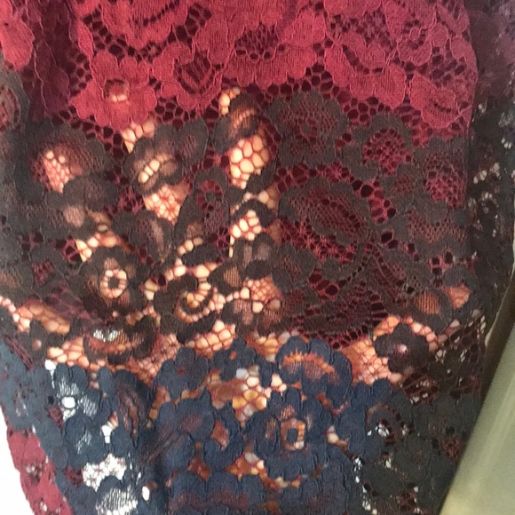 Beautiful ombré lace dress. - Picture 3 of 3